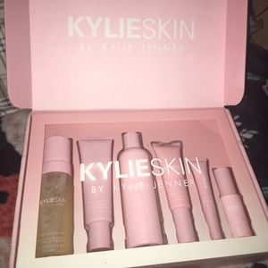 Kylie skin set cosmetics